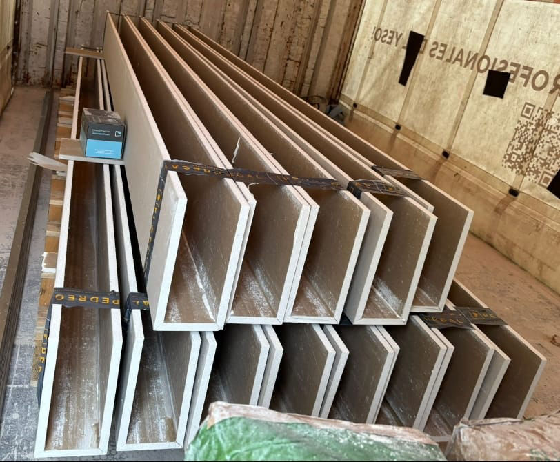 SOMOS FABRICANTES LÍDERES DE PREFORMADOS CON PLACA DE YESO